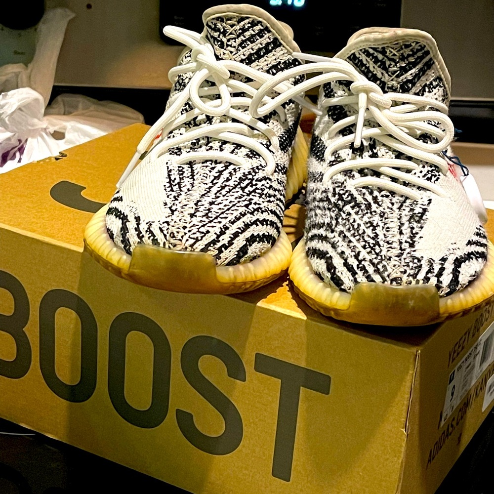 Adidas Yeeze sizes 9